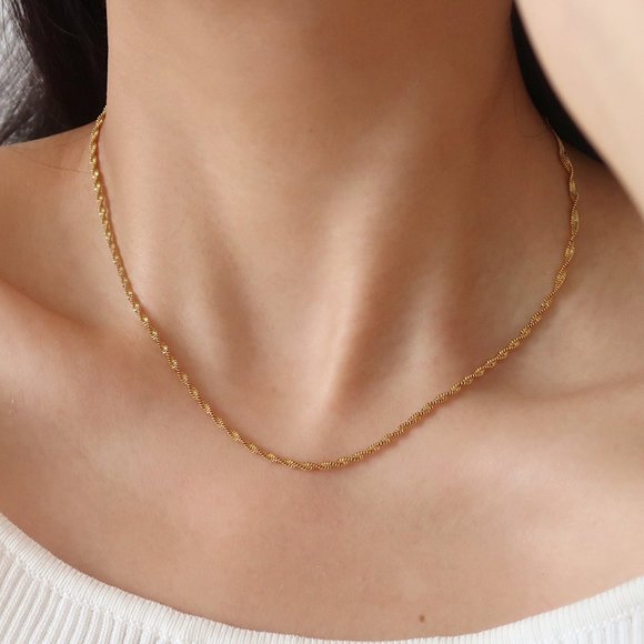 NEW 18K Gold Plated Braided Twisted Chain Necklace - Picture 2 of 9